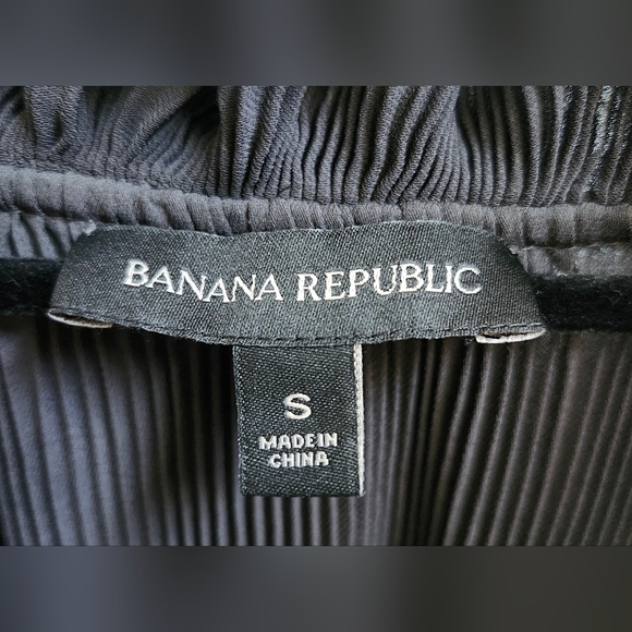 Banana Republic Micro Pleat Ruffle Neck Blouse in Gray - Picture 3 of 4